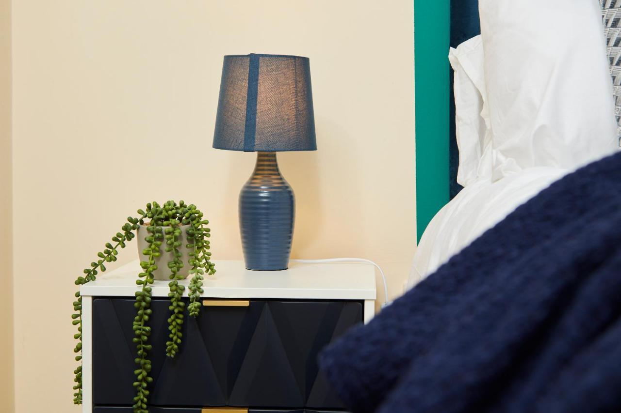 Exquisite Cambridge Abode - Sleeps 6 - Parking Apartment Bagian luar foto