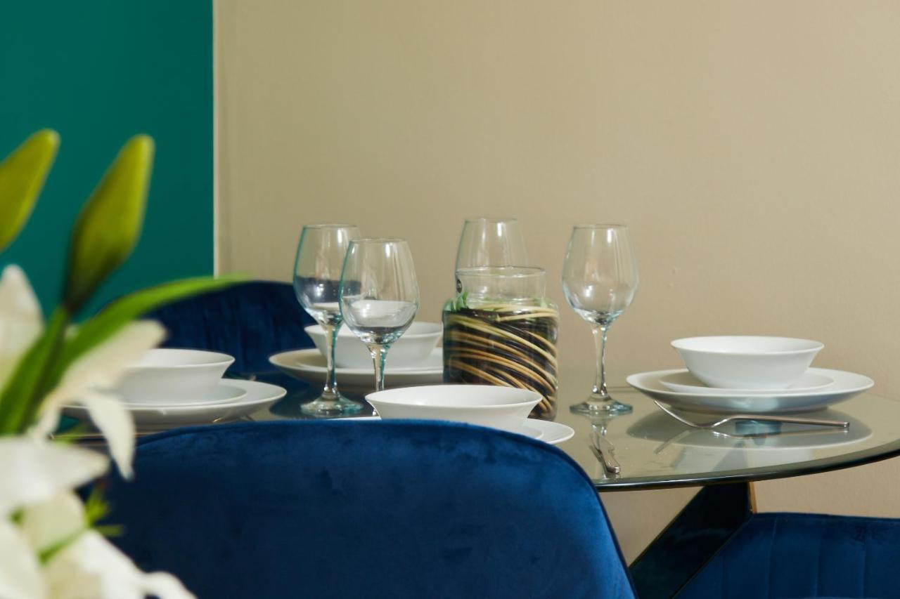Exquisite Cambridge Abode - Sleeps 6 - Parking Apartment Bagian luar foto