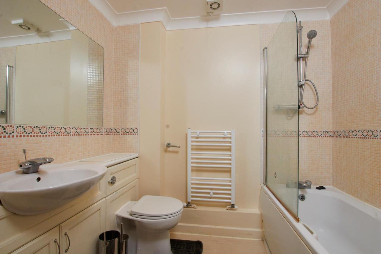 Exquisite Cambridge Abode - Sleeps 6 - Parking Apartment Bagian luar foto